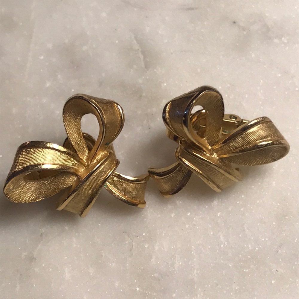 Trifari Clip On Earrt
